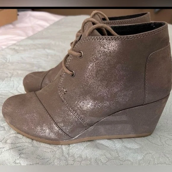TOMS Desert Wedge Booties - Picture 2 of 3